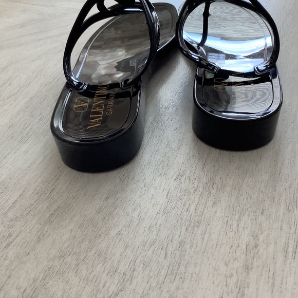 NWOB Valentino Black Thong Rubber Sandals sz 39 - Picture 3 of 7